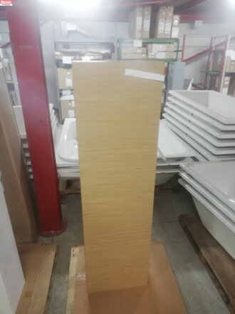 SB Formy 46 vysoká skříňka dub; 28,5 kg